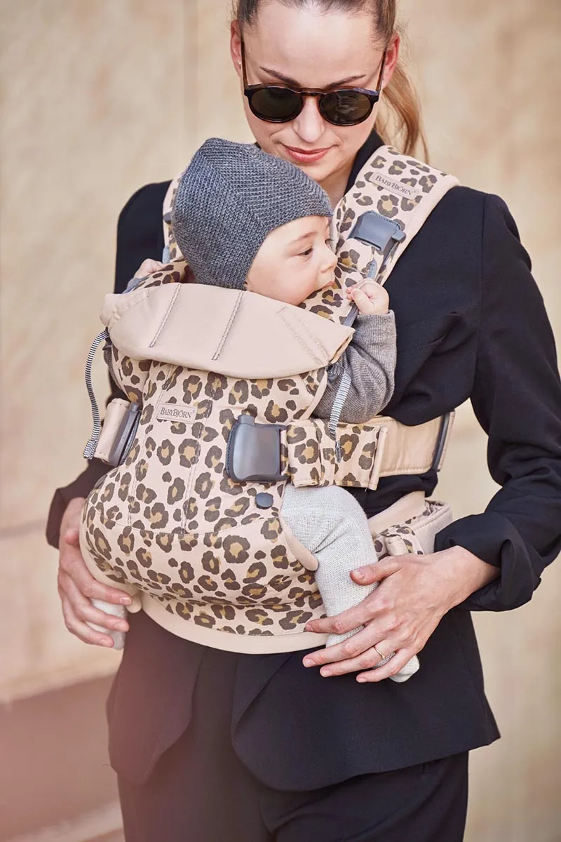 BabyBjörn Baby Carrier One Cotton, Beige Leopard