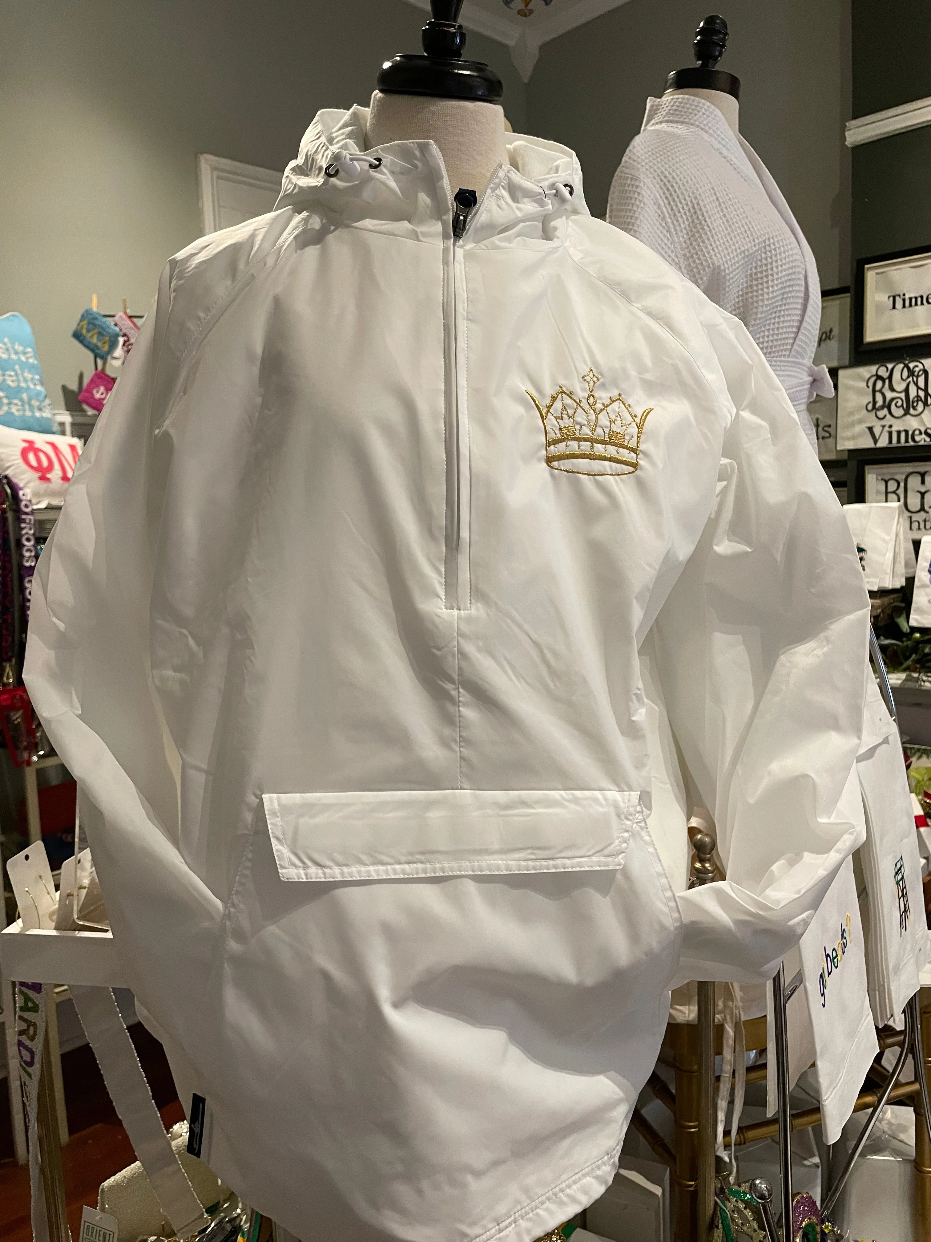 EMBROIDERED CROWN WHITE LINED PULLOVER